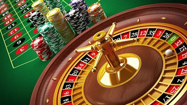 A live dealer casino table with a professional dealer and players interacting, highlighting real-time winning strategies at 9awin Live.